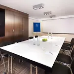إن إتش سيتي فندق 4*