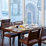إن إتش سيتي فندق 4*