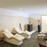 إن إتش سيتي فندق 4*