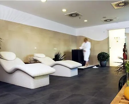 Nh シティ ホテル 4*