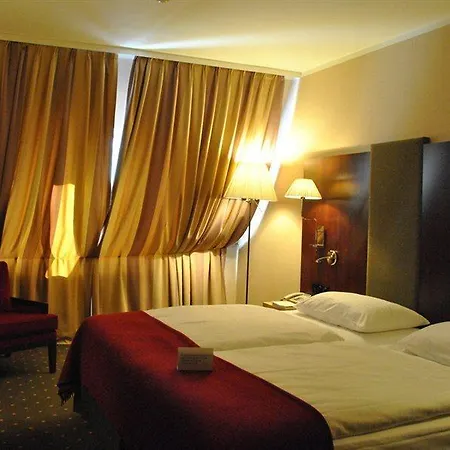 ホテル Nh シティ 4*